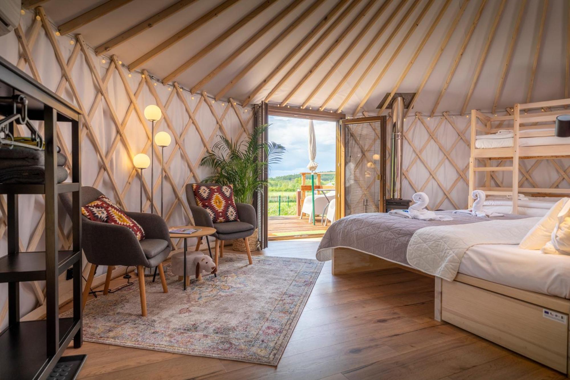לינה וארוחת בוקר Gajowka  Dom W Domu - Izera Glamping חדר תמונה