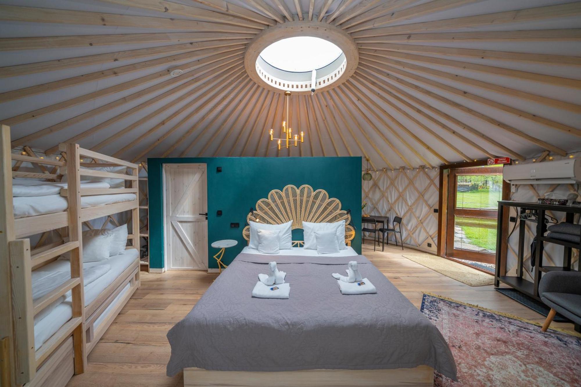 לינה וארוחת בוקר Gajowka  Dom W Domu - Izera Glamping חדר תמונה
