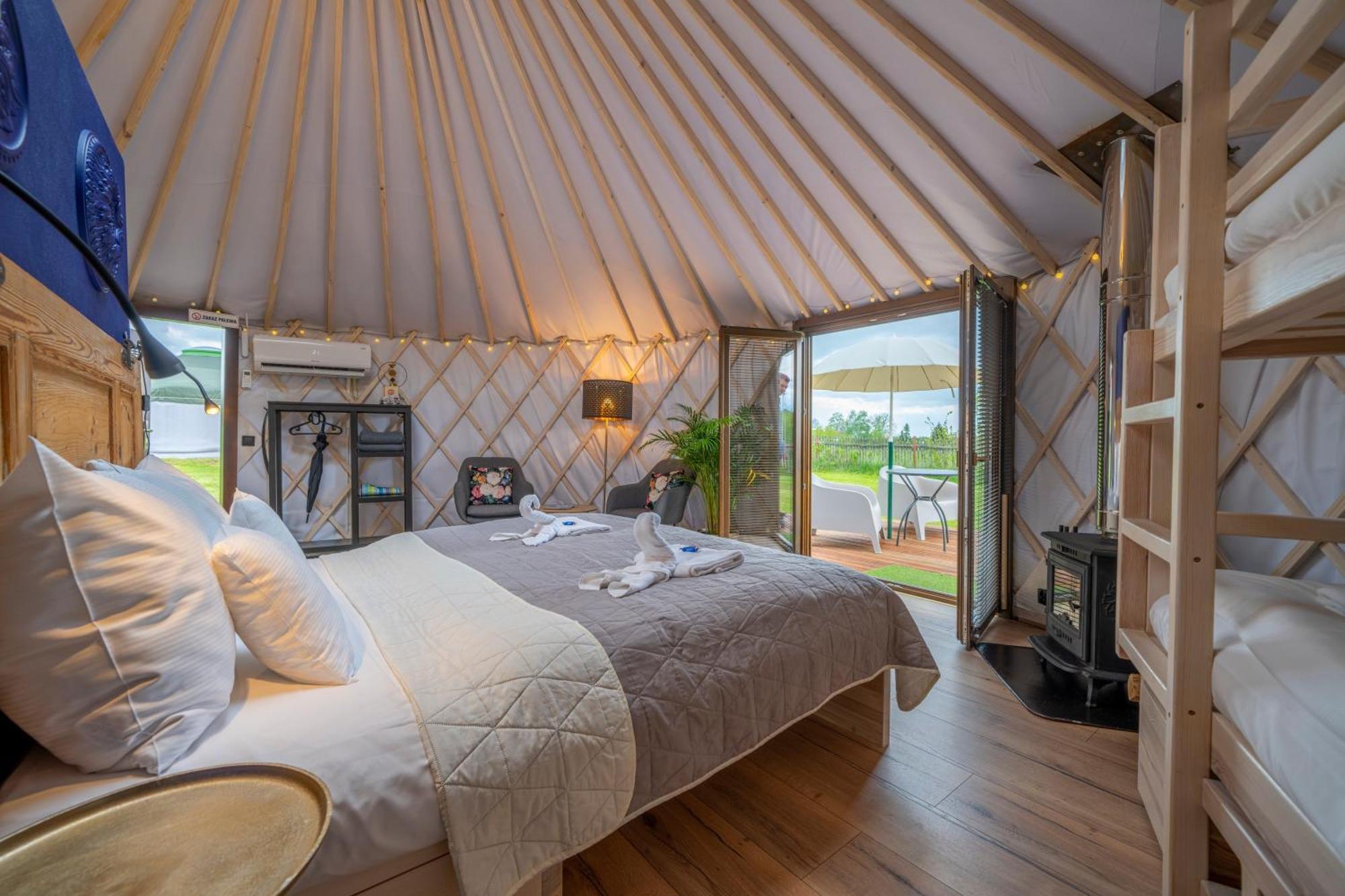 לינה וארוחת בוקר Gajowka  Dom W Domu - Izera Glamping חדר תמונה