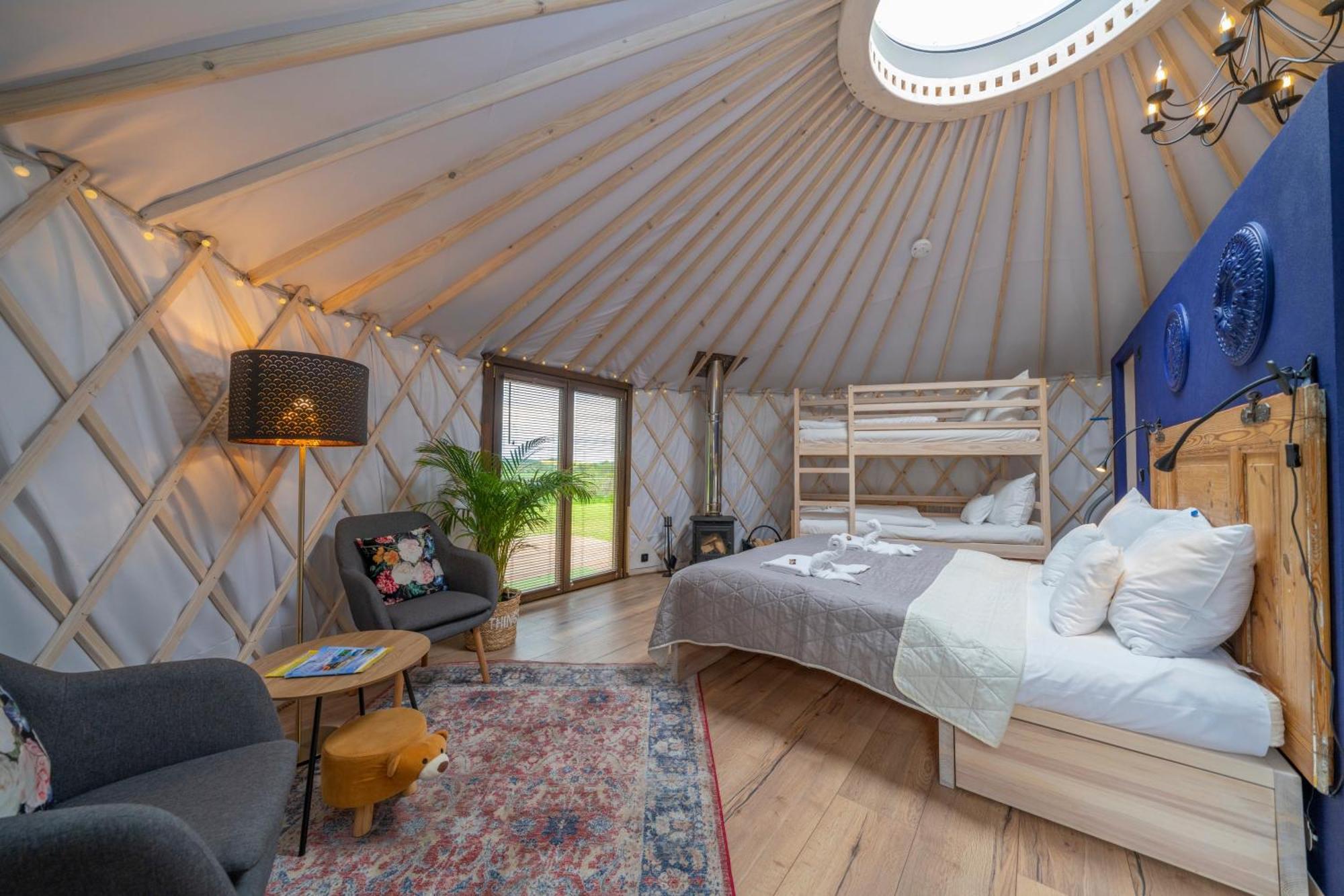 לינה וארוחת בוקר Gajowka  Dom W Domu - Izera Glamping חדר תמונה