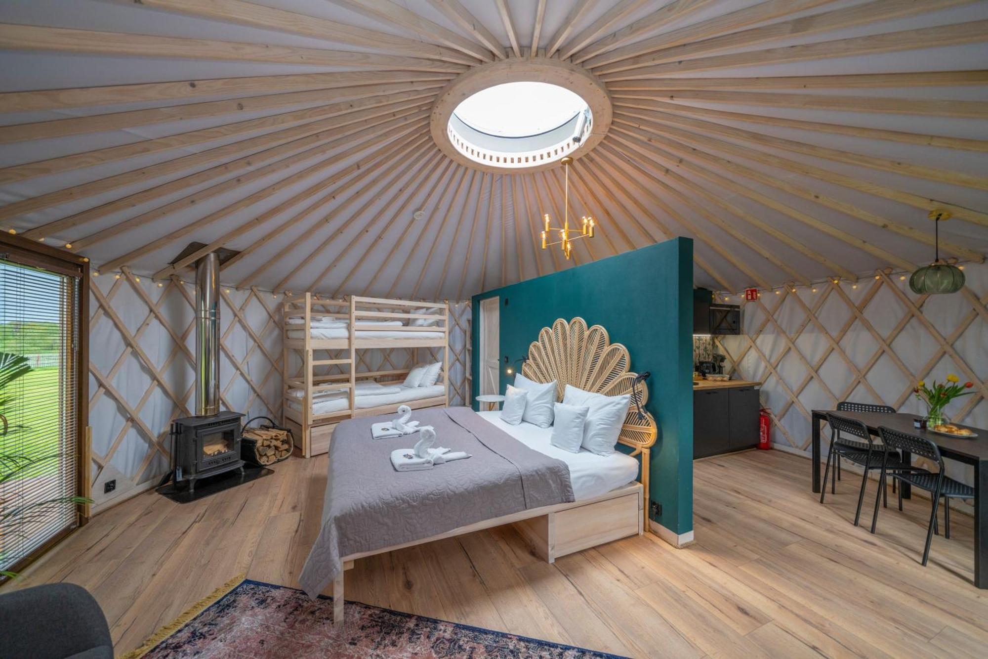 לינה וארוחת בוקר Gajowka  Dom W Domu - Izera Glamping חדר תמונה