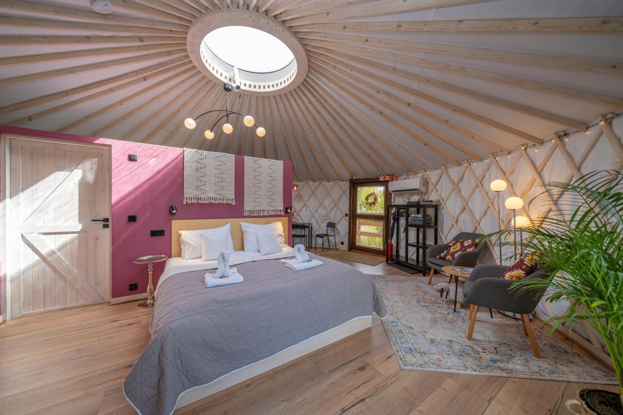 לינה וארוחת בוקר Gajowka  Dom W Domu - Izera Glamping חדר תמונה